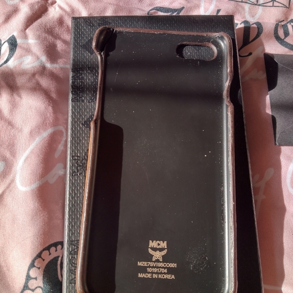 Phone case - Picture 3 of 4